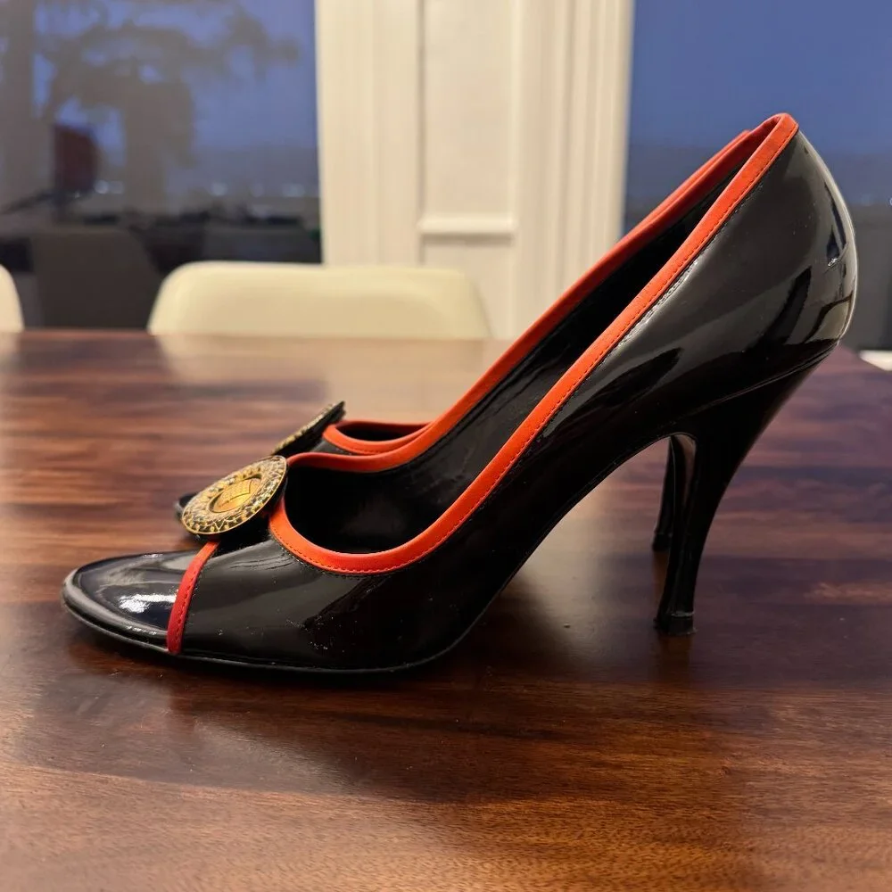Vintage FENDI Black Patent Gold Medallion Peep Toe Pump - Picture 4 of 13